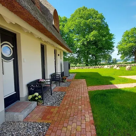 Feriehus Duenenrose - Ferienhaushaelfte Mit Kamin Fuer 4 Personen Pepelow